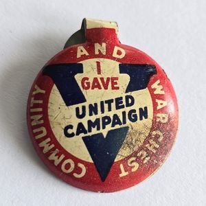 Vintage War Chest metal clip "I Gave United Campaign V Community" pin United way